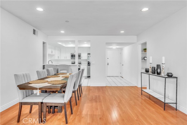 2318 Fox Hill, Los Angeles CA: https://media.crmls.org/medias/14fd06e1-de1f-48ba-be96-494df8f39229.jpg