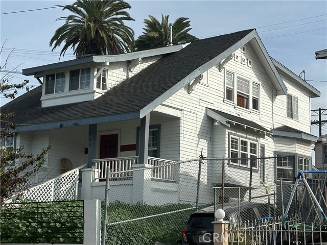 Detail Gallery Image 2 of 3 For 152 N Benton, Los Angeles,  CA 90026 - 6 Beds | 4 Baths