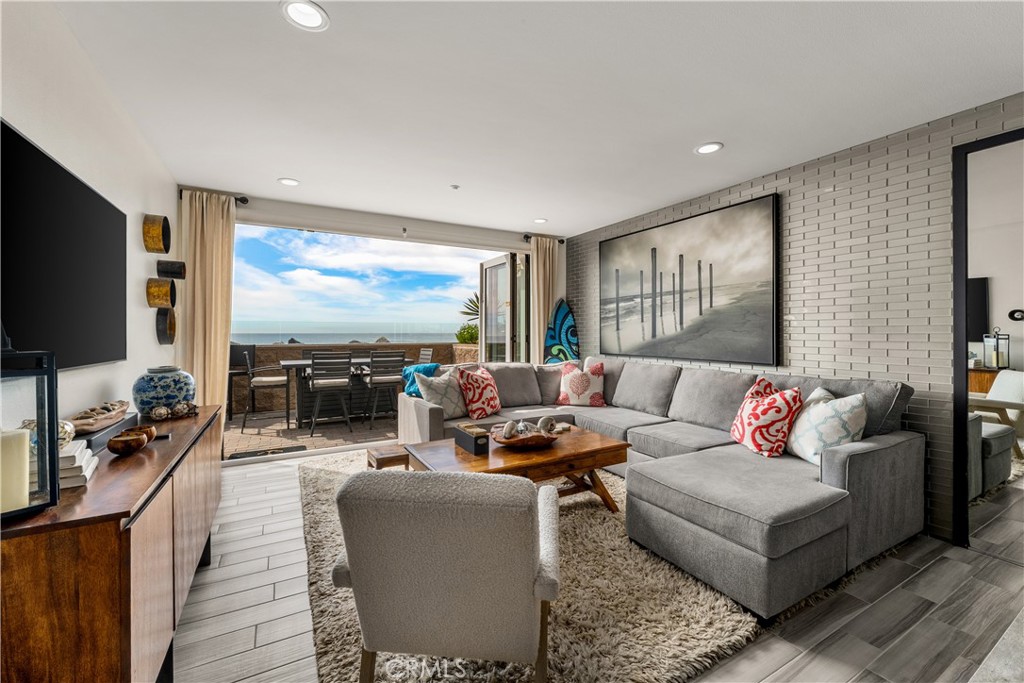 700 The Strand - photo 9