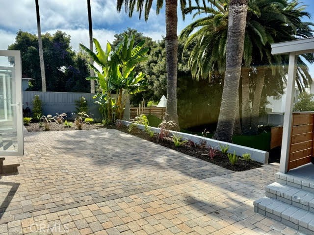 102 Trafalgar Lane, San Clemente CA: https://media.crmls.org/medias/14fe3c31-392a-4a18-8ec0-545e55411273.jpg