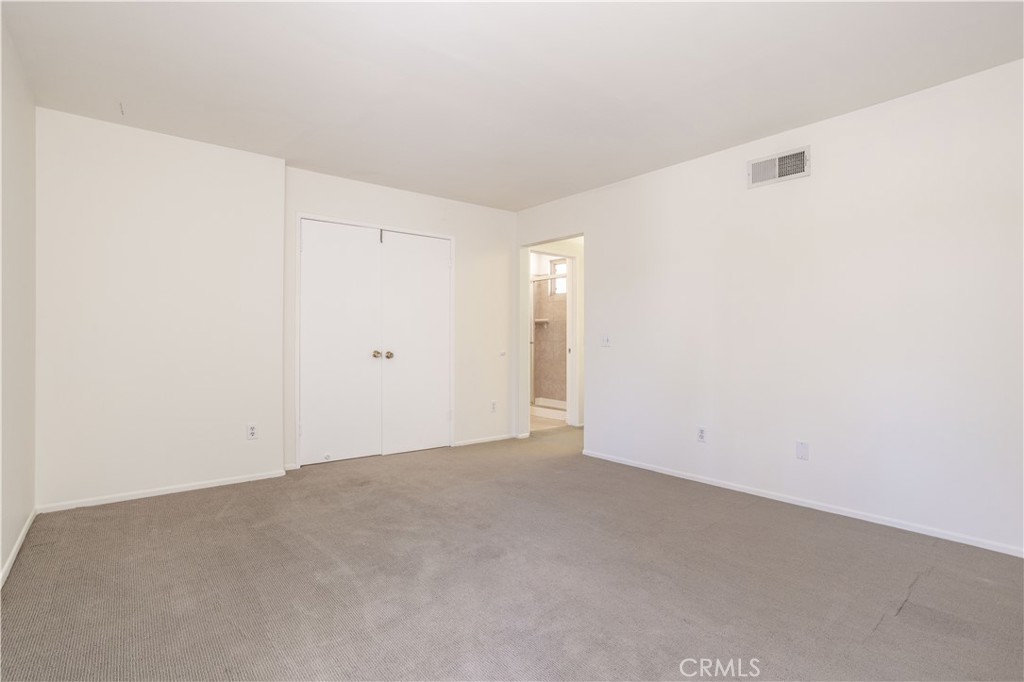 https://media.crmls.org/medias/14fed8c6-5894-46c0-982d-6bb86e38b20b.jpg?preset=X-Large