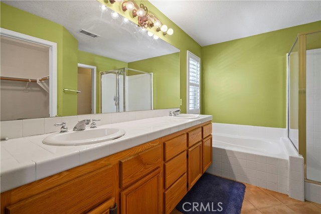 28445 Silverking Trail, Saugus CA: https://media.crmls.org/medias/14ffb434-50bd-4cc6-8b04-0834eba11cef.jpg