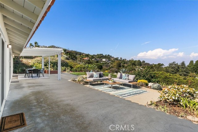 2747 Vista Mesa Drive, Rancho Palos Verdes, California 90275, 4 Bedrooms Bedrooms, ,1 BathroomBathrooms,Residential,Sold,Vista Mesa,PV22205454