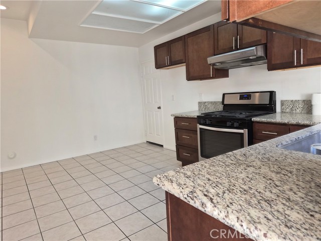 Detail Gallery Image 21 of 33 For 7615 Glade Ave #115,  Canoga Park,  CA 91304 - 3 Beds | 2/1 Baths