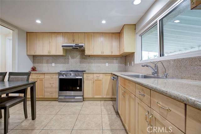 Detail Gallery Image 11 of 52 For 20442 Runnymede, Winnetka,  CA 91306 - 4 Beds | 3 Baths