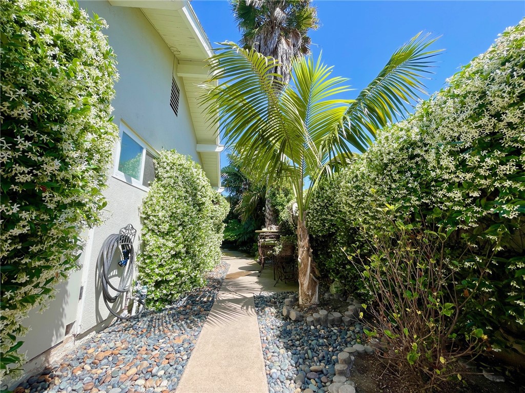 MLS #OC25138395 img 24