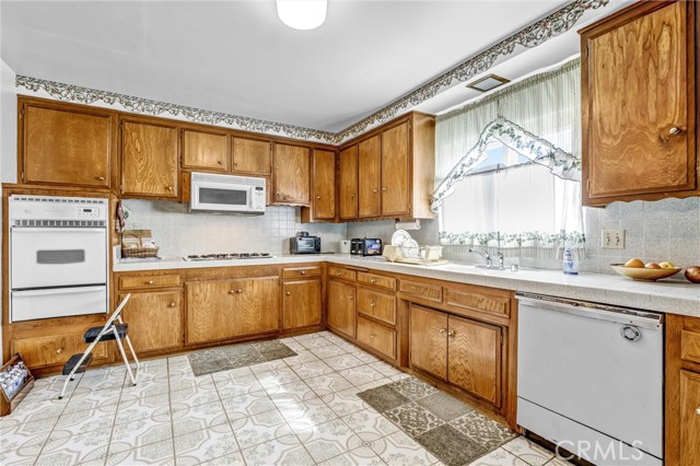301 East Buckthorn photo 14