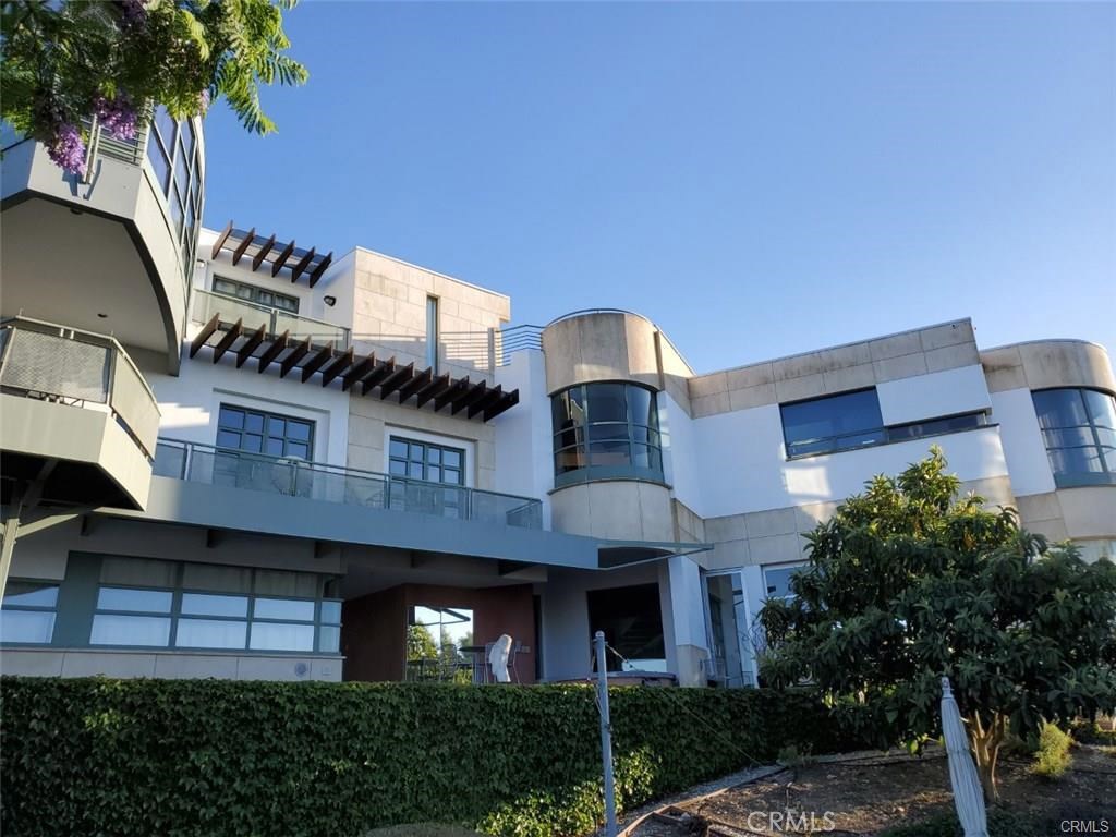 3807 Crest Road