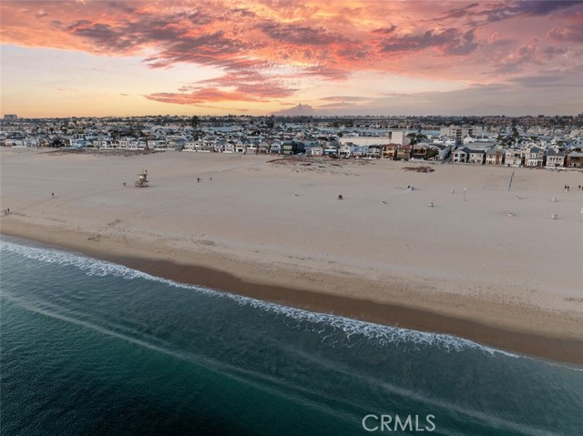 310 E Oceanfront, Newport Beach CA: https://media.crmls.org/medias/1504161c-cf7c-4010-a932-79b8d7701a0d.jpg