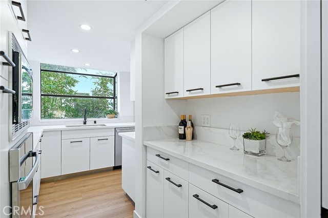 Detail Gallery Image 10 of 29 For 11601 Montana Ave #7,  Los Angeles,  CA 90049 - 2 Beds | 3 Baths