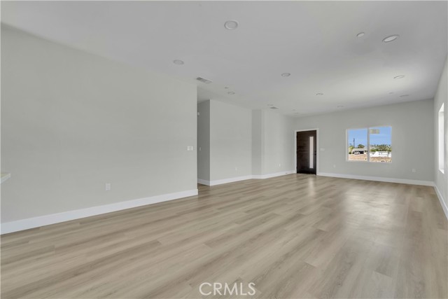 8172 Oleander Avenue, California City CA: https://media.crmls.org/medias/15046192-81a6-451e-8d58-13d0df97e57c.jpg