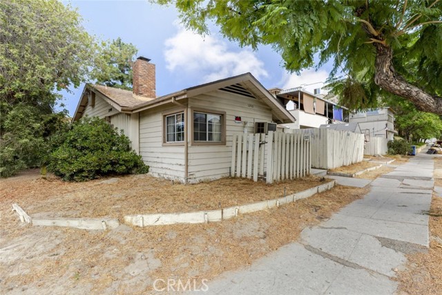 12401 Archwood Street, North Hollywood CA: https://media.crmls.org/medias/1504c24f-89c4-470b-b47c-ea5e76076e43.jpg