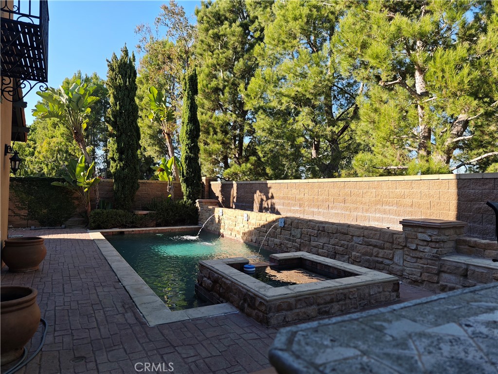 https://media.crmls.org/medias/15050018-c97a-4e26-b814-a706c6eac5af.jpg?preset=X-Large