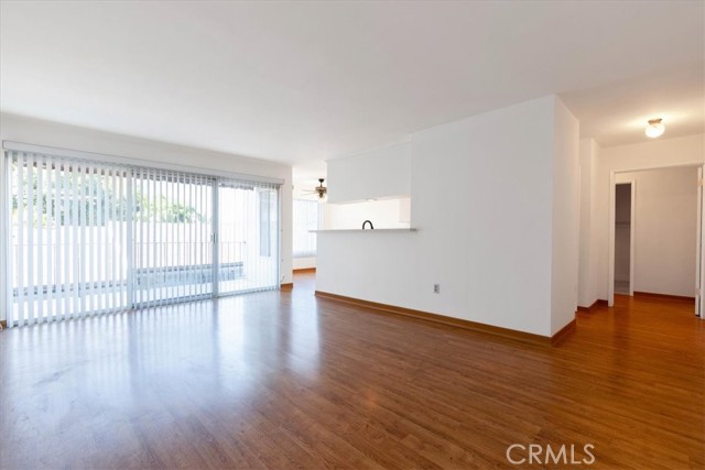 Detail Gallery Image 3 of 20 For 372 Carroll Park East #208,  Long Beach,  CA 90814 - 1 Beds | 1 Baths