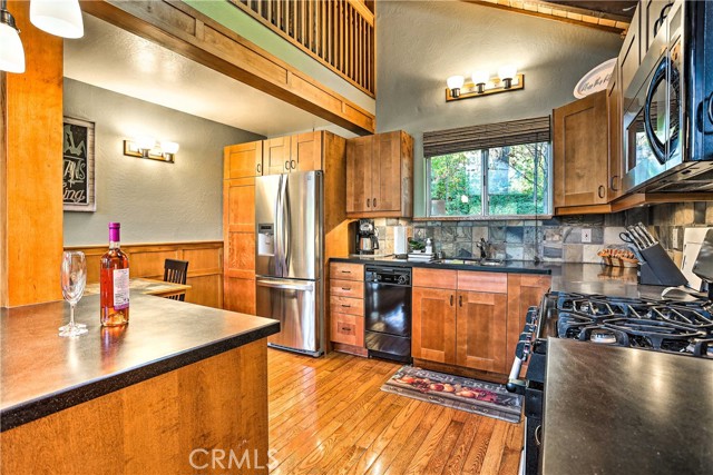 Detail Gallery Image 8 of 30 For 26637 Lake Forest Dr, Twin Peaks,  CA 92391 - 2 Beds | 2/1 Baths