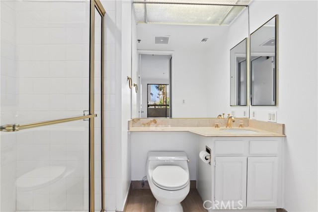 2122 Century Park Lane, Los Angeles CA: https://media.crmls.org/medias/1505e93a-5b13-4cd1-bd1f-609414f62dca.jpg