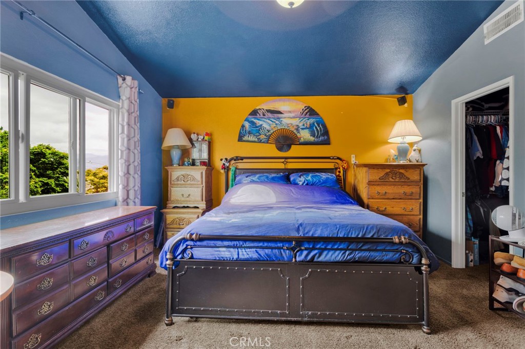 https://media.crmls.org/medias/150661a9-382a-404c-9c92-7a12de7b7b45.jpg?preset=X-Large