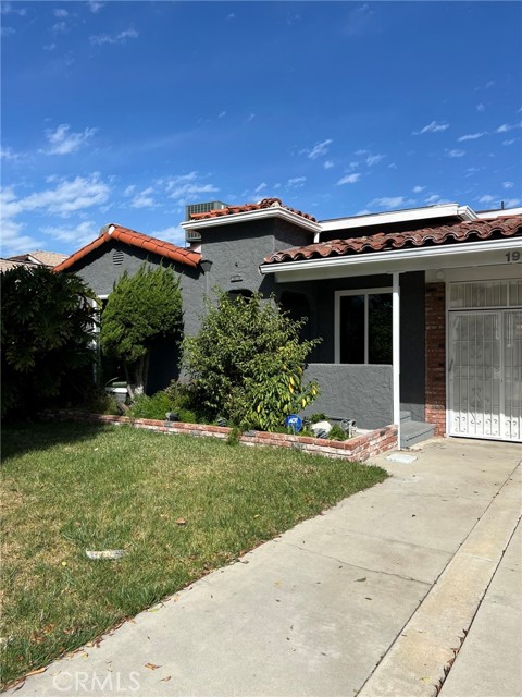 Detail Gallery Image 3 of 53 For 1919 W 82nd St, Los Angeles,  CA 90047 - 3 Beds | 2/1 Baths