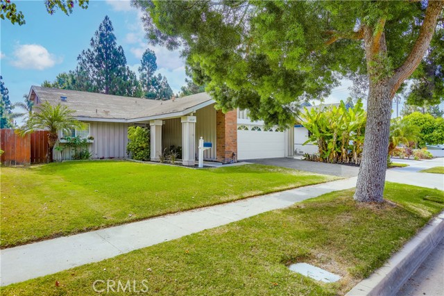 3209 S Center Street, Santa Ana CA: https://media.crmls.org/medias/1506f010-5d46-4af4-b323-26348173eb53.jpg