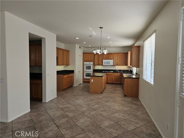Detail Gallery Image 7 of 34 For 33429 Barrington Dr, Temecula,  CA 92592 - 4 Beds | 4 Baths