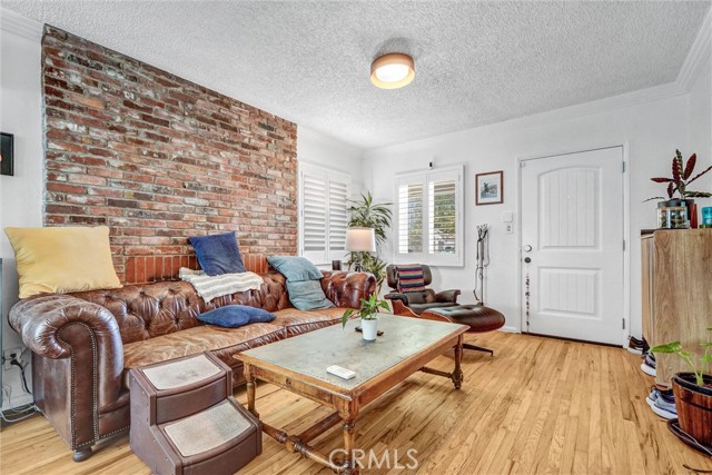 275 E Bort Street, Long Beach CA: https://media.crmls.org/medias/15084e7a-ab7c-4b38-bd22-0bc198d23dc2.jpg