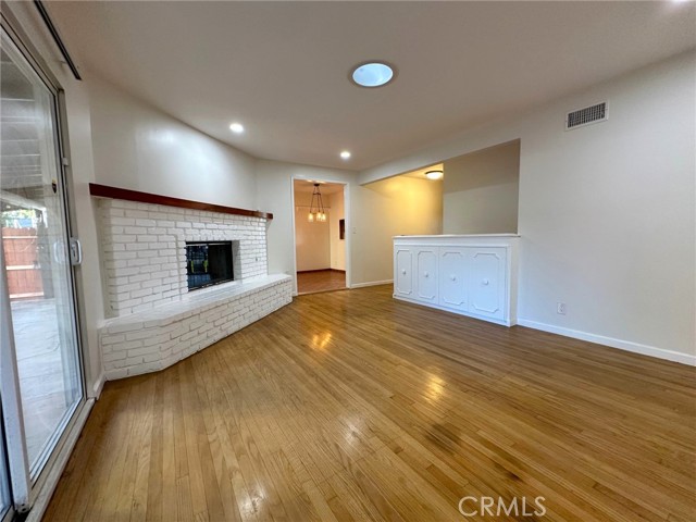 Detail Gallery Image 6 of 31 For 16817 San Fernando Mission, Granada Hills,  CA 91344 - 3 Beds | 2 Baths