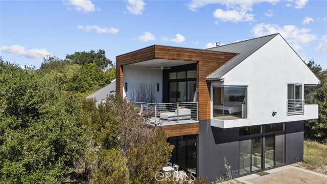 Detail Gallery Image 45 of 53 For 18177 Knoll Hill, Granada Hills,  CA 91344 - 4 Beds | 4/1 Baths