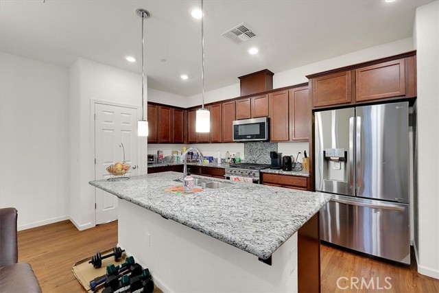 Detail Gallery Image 12 of 31 For 9925 Del Surf Ln, Elk Grove,  CA 95757 - 3 Beds | 3 Baths