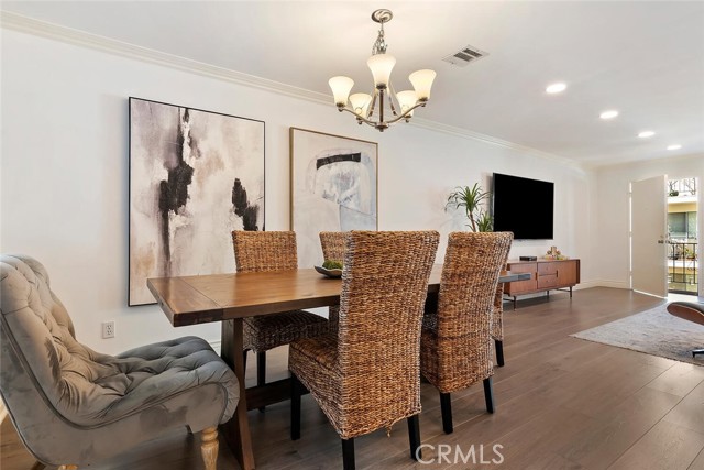 Detail Gallery Image 3 of 15 For 12801 Moorpark St #205,  Studio City,  CA 91604 - 2 Beds | 2 Baths