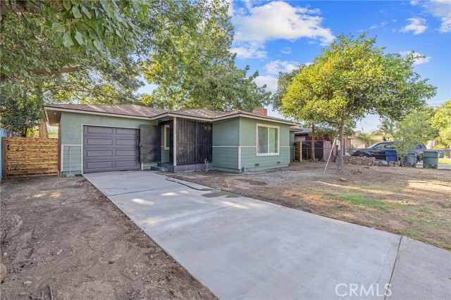 Detail Gallery Image 5 of 27 For 2452 S Holloway Ave, Fresno,  CA 93725 - 3 Beds | 1 Baths