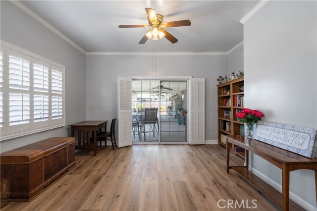 LARGE FAMILY ROOM