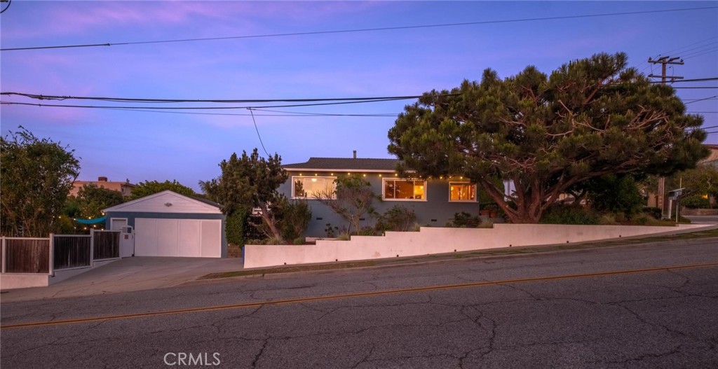 https://media.crmls.org/medias/150cc209-6c15-4d47-9679-6dce60428a46.jpg?preset=X-Large