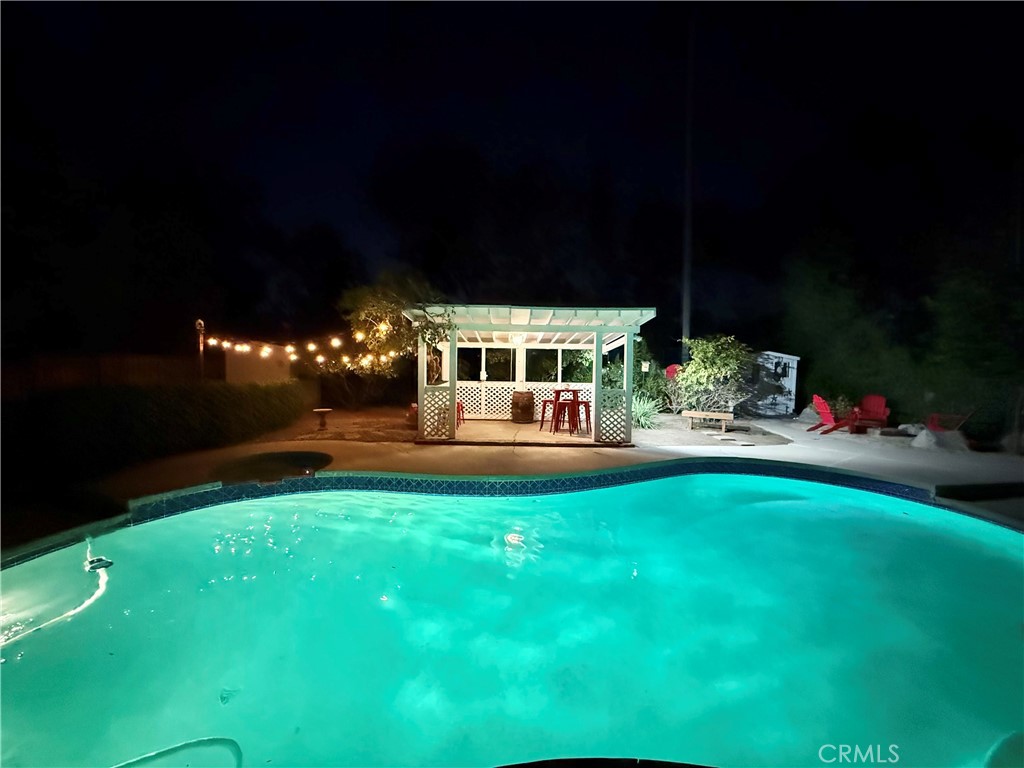 https://media.crmls.org/medias/150ce4d0-11e1-4b92-8bcf-9b308f043826.jpg?preset=X-Large