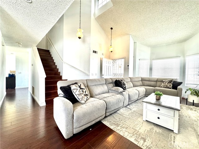 Detail Gallery Image 5 of 21 For 11948 Albion Way, Moreno Valley,  CA 92557 - 4 Beds | 2/1 Baths