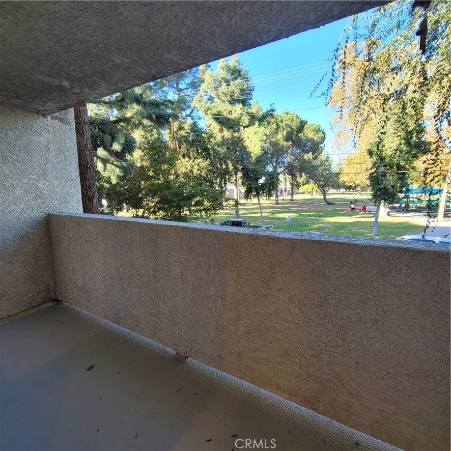 https://media.crmls.org/medias/150df53e-0b58-4f09-b82c-c58733a41b8e.jpg?preset=X-Large