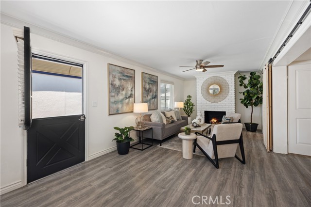 94 Yorktown, Newport Beach CA: https://media.crmls.org/medias/150e41d1-d8d3-440d-9223-7392b8c8886c.jpg
