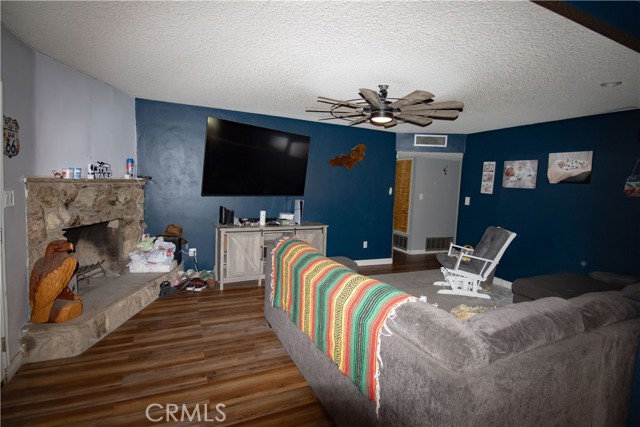 Detail Gallery Image 2 of 20 For 3504 Timberline, Bakersfield,  CA 93308 - 4 Beds | 2 Baths