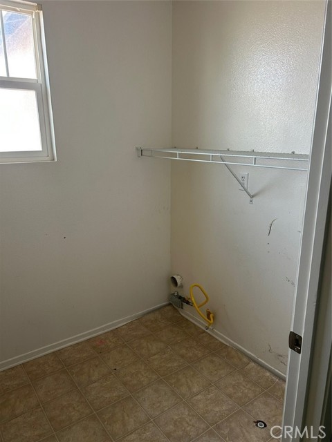 Detail Gallery Image 5 of 29 For 11243 Shanandoah St, Adelanto,  CA 92301 - 4 Beds | 2/1 Baths