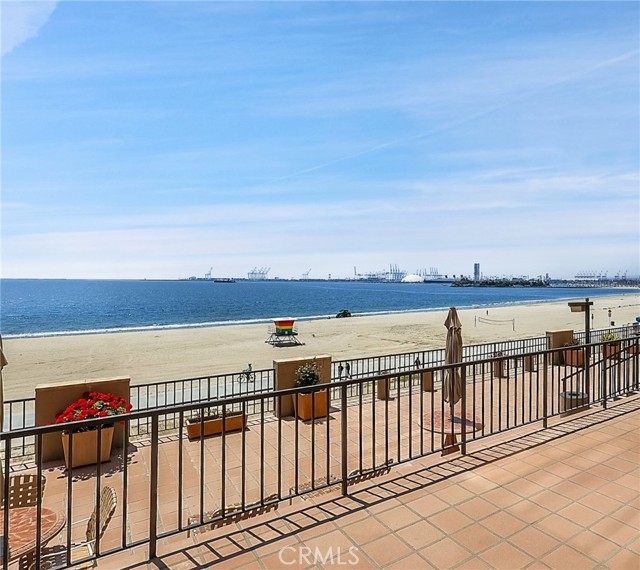 1750 E Ocean Boulevard, Long Beach CA: https://media.crmls.org/medias/1511d4c6-ab6c-44a7-8aed-8b2a1a15c52e.jpg