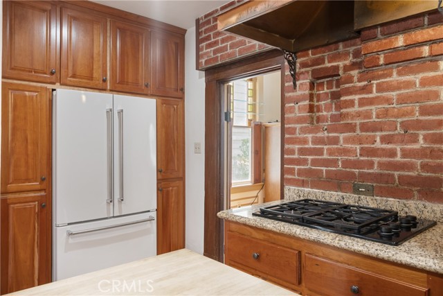 211 E Virginia Avenue, Glendora CA: https://media.crmls.org/medias/1511da32-8166-4fb3-9b73-9bef05db0565.jpg
