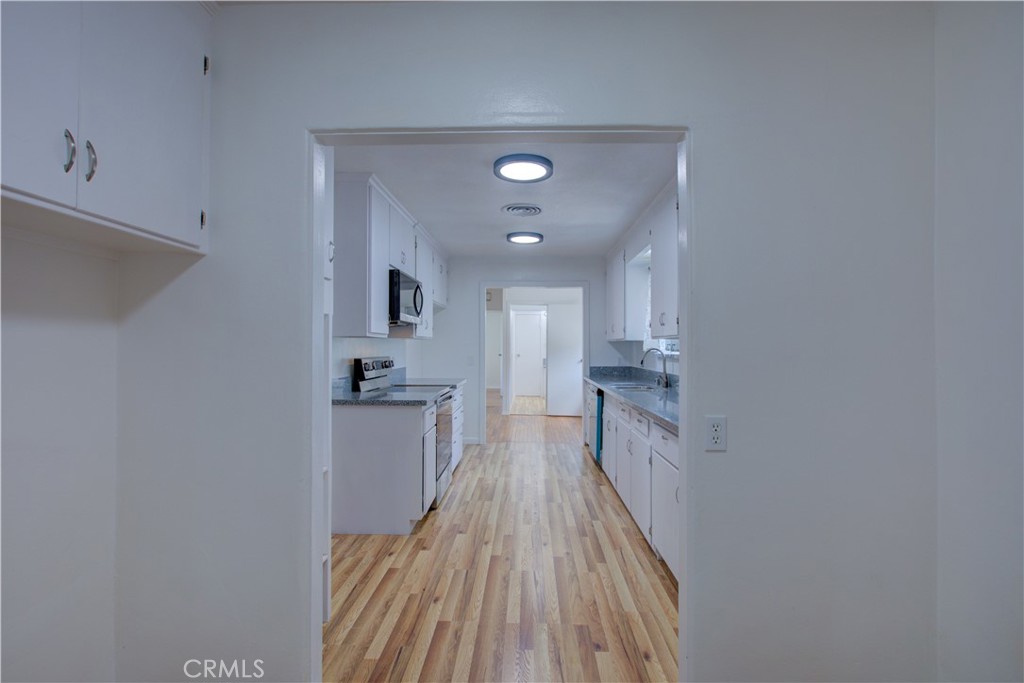 https://media.crmls.org/medias/15120fb0-5526-403a-831f-81a7b53fcdf5.jpg?preset=X-Large