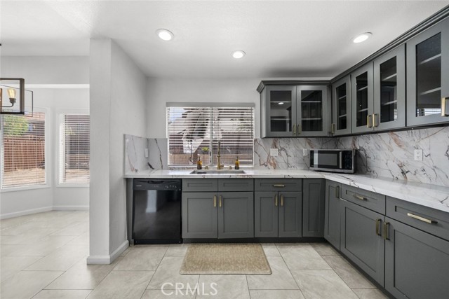 37310 Newbury Place, Palmdale CA: https://media.crmls.org/medias/15121c4e-e049-421c-afc2-05052c47ab81.jpg