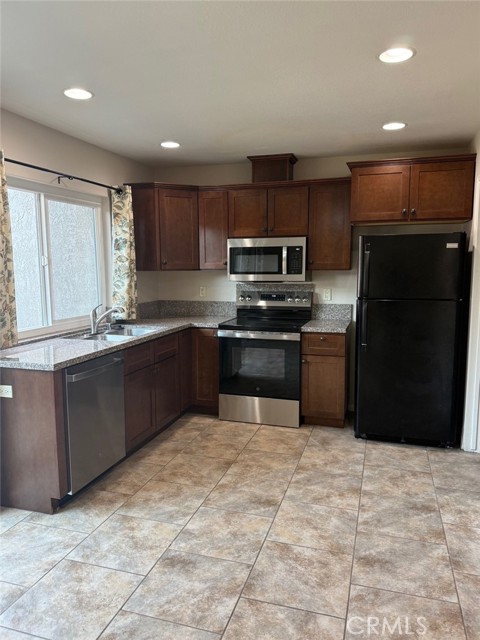 877 Silver Fir Road, Walnut CA: https://media.crmls.org/medias/15123f93-3b2c-41bb-95fb-152dbc9ca6dd.jpg