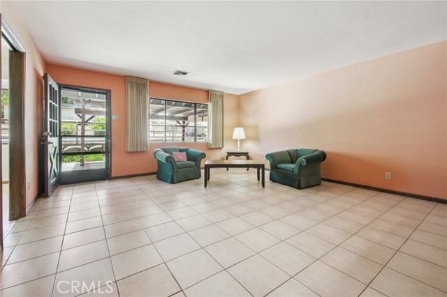 Detail Gallery Image 10 of 27 For 13650 Fenton Ave, Sylmar,  CA 91342 - 4 Beds | 2/1 Baths