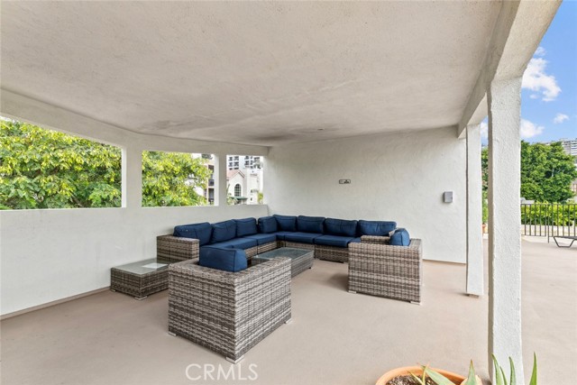 960 Larrabee Street, West Hollywood CA: https://media.crmls.org/medias/1513fe25-719f-4594-89f1-b6e077783dca.jpg