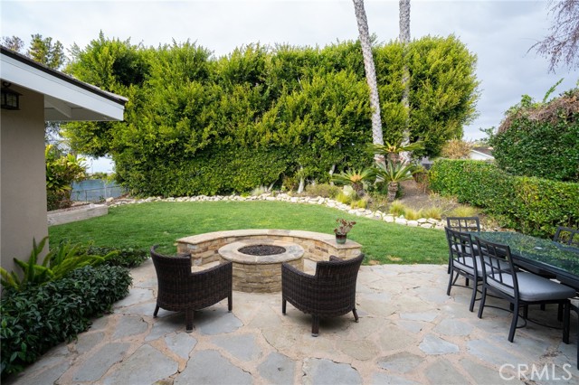 825 Tyburn Road, Palos Verdes Estates CA: https://media.crmls.org/medias/151416aa-b830-447c-b1fe-4b7ba377ee22.jpg