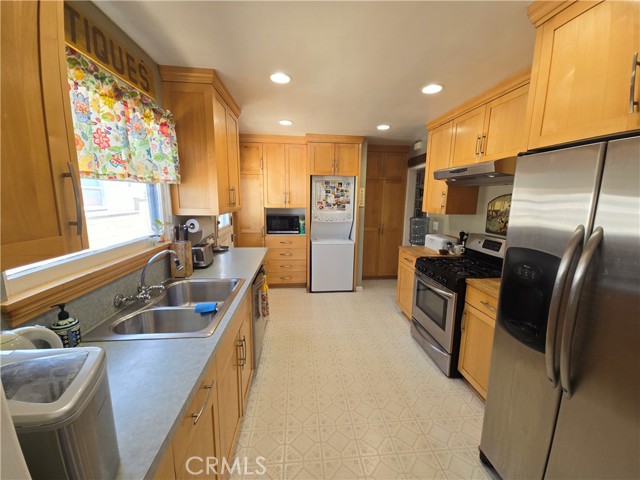 1950 Springfield Avenue, Hermosa Beach, California 90254, 3 Bedrooms Bedrooms, ,1 BathroomBathrooms,Residential,Sold,Springfield,SB24097224