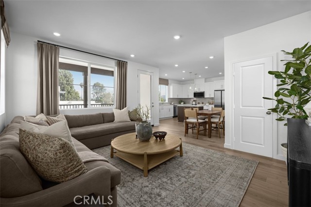 Detail Gallery Image 2 of 5 For 6644 via Vista, Pico Rivera,  CA 90660 - 3 Beds | 3/1 Baths