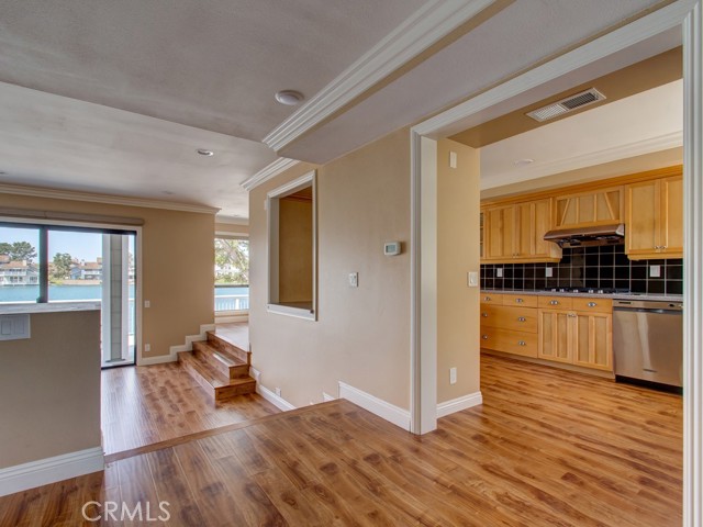 Detail Gallery Image 8 of 29 For 65 Lakeshore #13,  Irvine,  CA 92604 - 4 Beds | 3 Baths