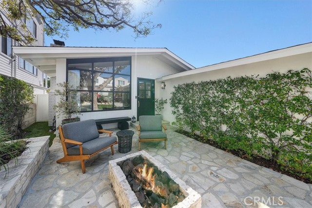 3212 N Poinsettia Avenue, Manhattan Beach CA: https://media.crmls.org/medias/15164a97-ae9a-4b2a-b491-44b33cceb3dd.jpg